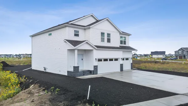 $579,900 | 8378 62nd Street South, Horace, ND 58047