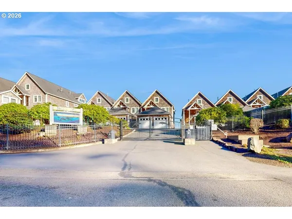 $895,000 | 3912 Sunset Boulevard, Unit A202, Seaside, OR 97138