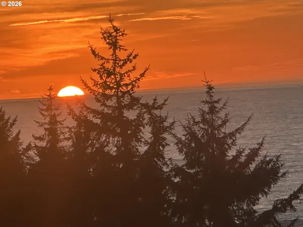 $849,999 | 3912 Sunset Boulevard, Unit A202, Seaside, OR 97138