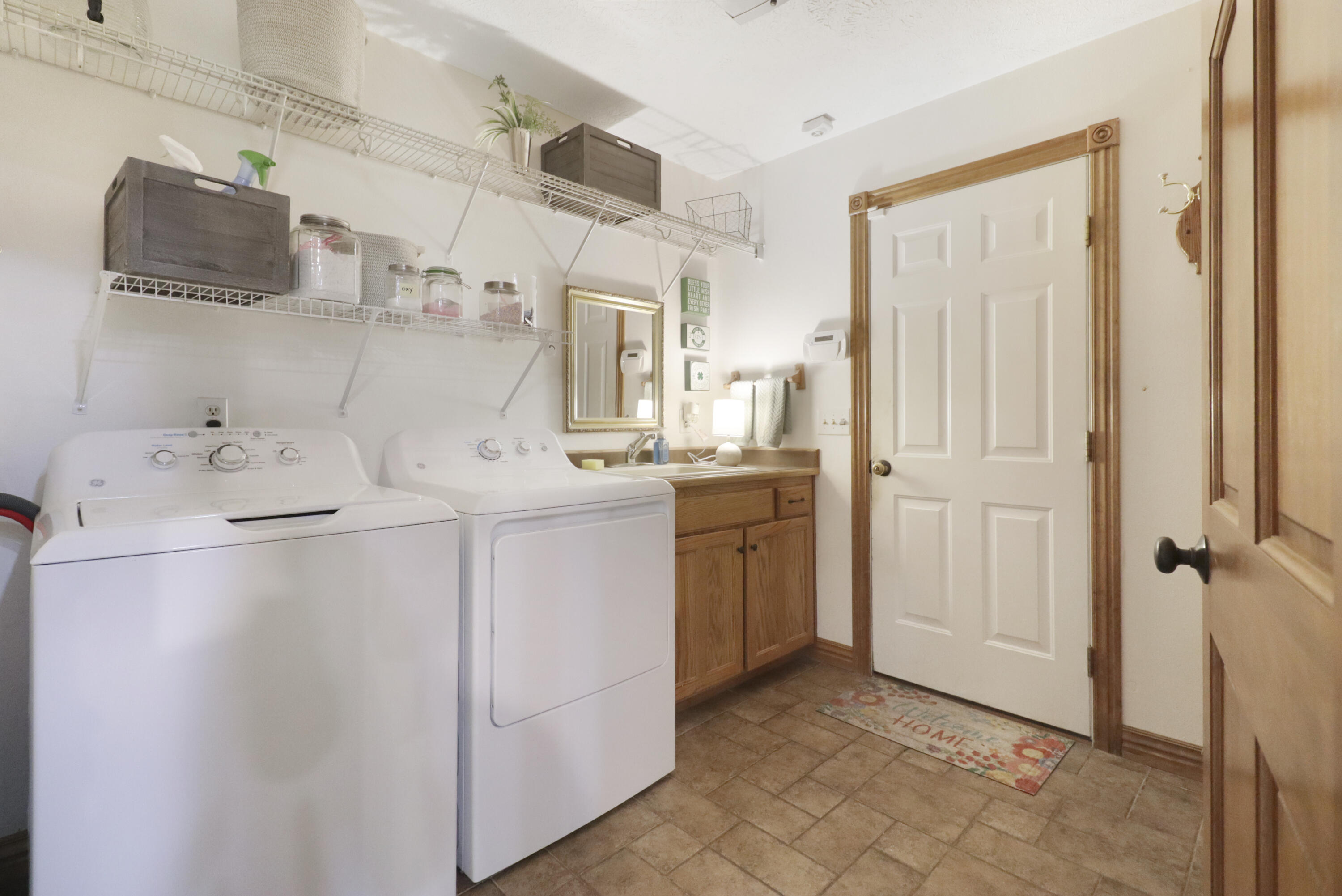 588 East Southernview Road Ozark, MO 65721 - Photo 18 of 37 Laundry Room