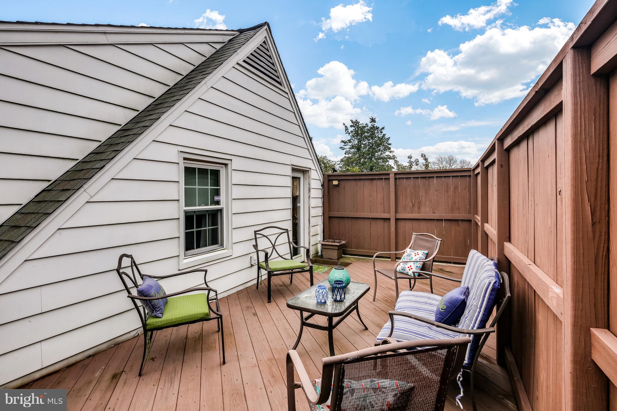 14 Tanglewood Road Baltimore, MD 21228 - Photo 16 of 26 Drinks on the deck anyone?!