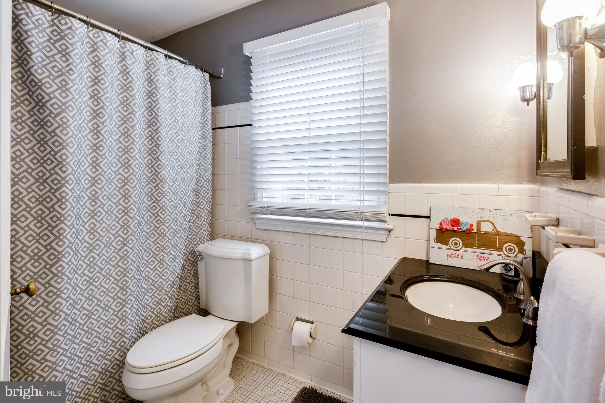 14 Tanglewood Road Baltimore, MD 21228 - Photo 17 of 26 Classic full Bath on upper level!