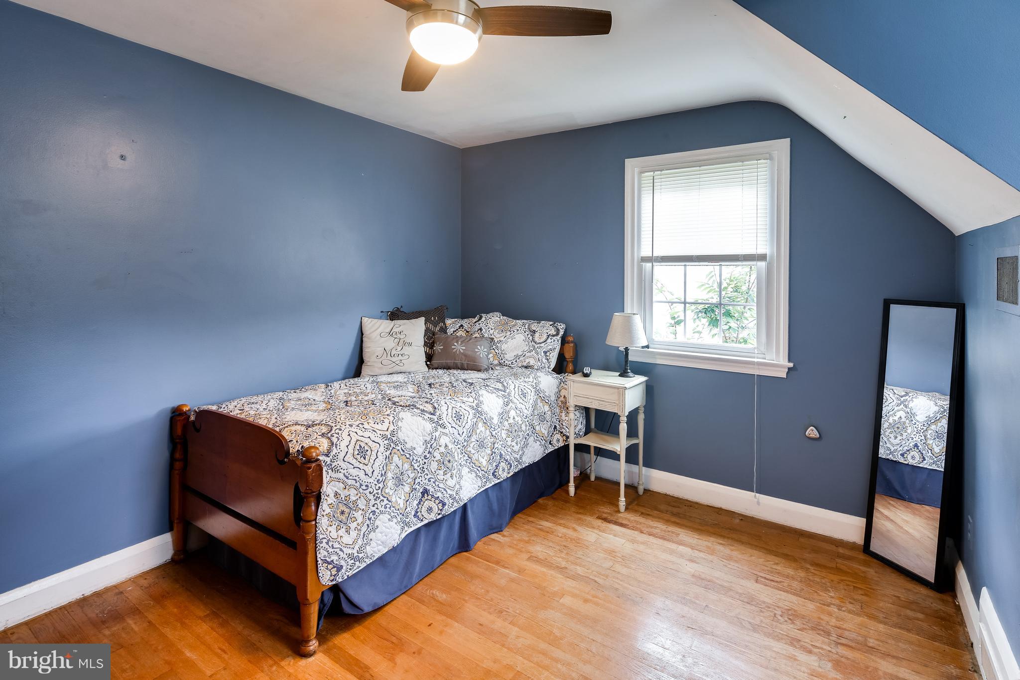 14 Tanglewood Road Baltimore, MD 21228 - Photo 20 of 26 All Bedrooms have hardwood floors!