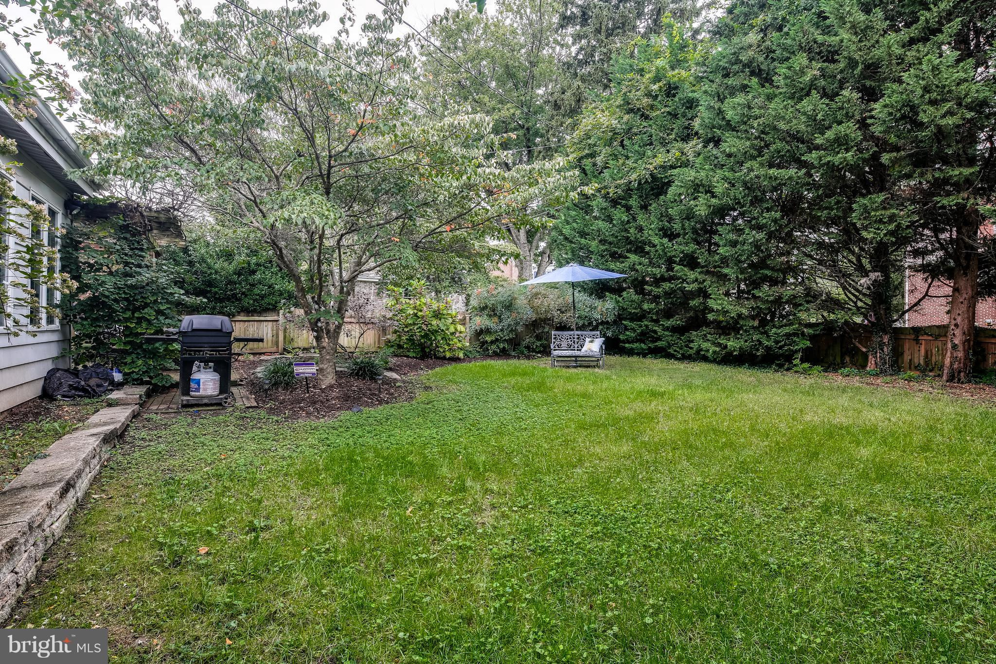 14 Tanglewood Road Baltimore, MD 21228 - Photo 25 of 26 Beautifully landscaped yard!