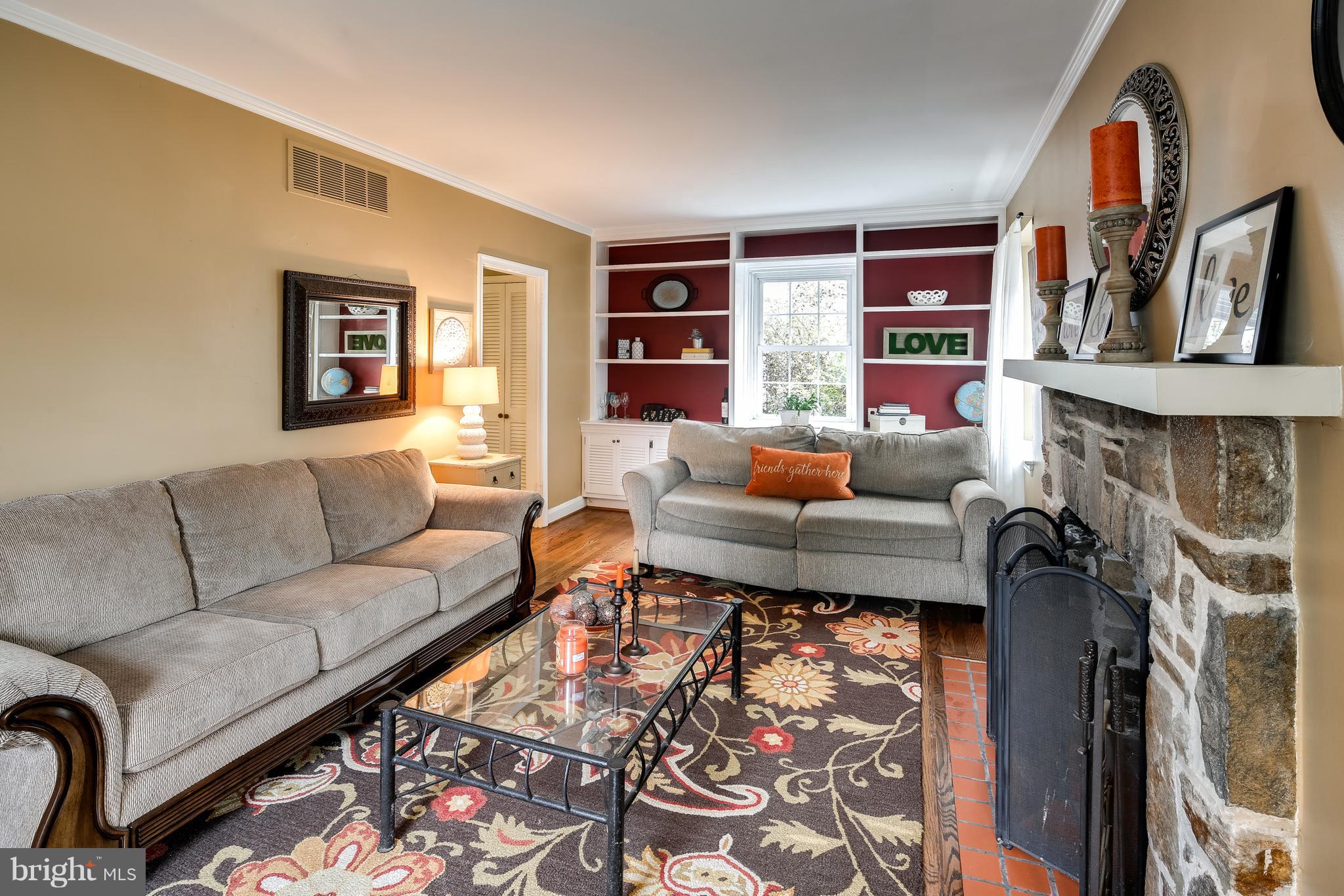14 Tanglewood Road Baltimore, MD 21228 - Photo 5 of 26 Living Room offers custom built in shelving!