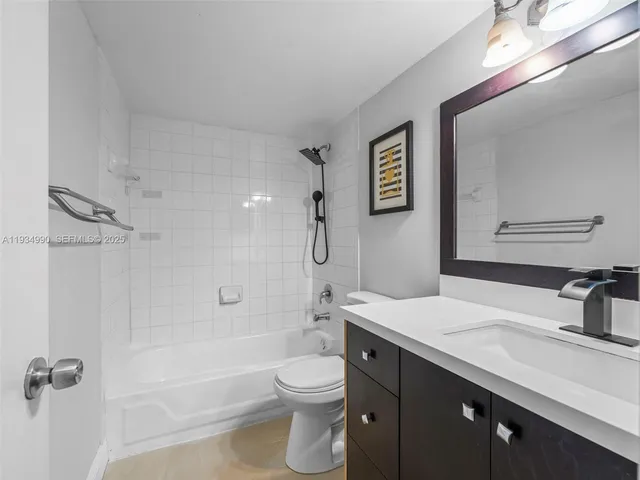 $2,700 | 18870 Northwest 57th Avenue, Unit 308, Hialeah, FL 33015