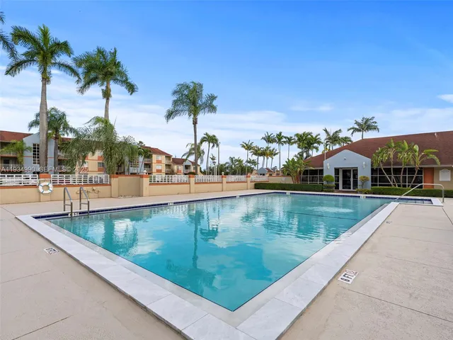 $2,700 | 18870 Northwest 57th Avenue, Unit 308, Hialeah, FL 33015