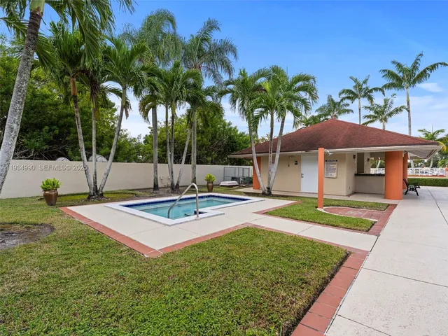 $2,700 | 18870 Northwest 57th Avenue, Unit 308, Hialeah, FL 33015