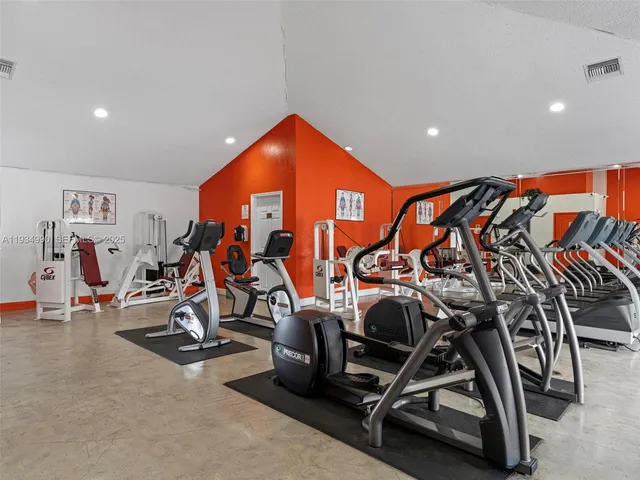 $2,700 | 18870 Northwest 57th Avenue, Unit 308, Hialeah, FL 33015