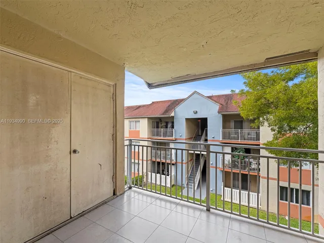 $2,700 | 18870 Northwest 57th Avenue, Unit 308, Hialeah, FL 33015