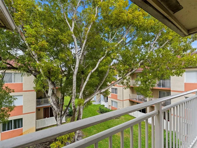 $2,700 | 18870 Northwest 57th Avenue, Unit 308, Hialeah, FL 33015