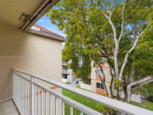 $2,700 | 18870 Northwest 57th Avenue, Unit 308, Hialeah, FL 33015