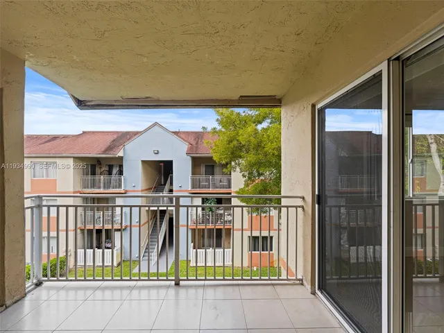 $2,700 | 18870 Northwest 57th Avenue, Unit 308, Hialeah, FL 33015