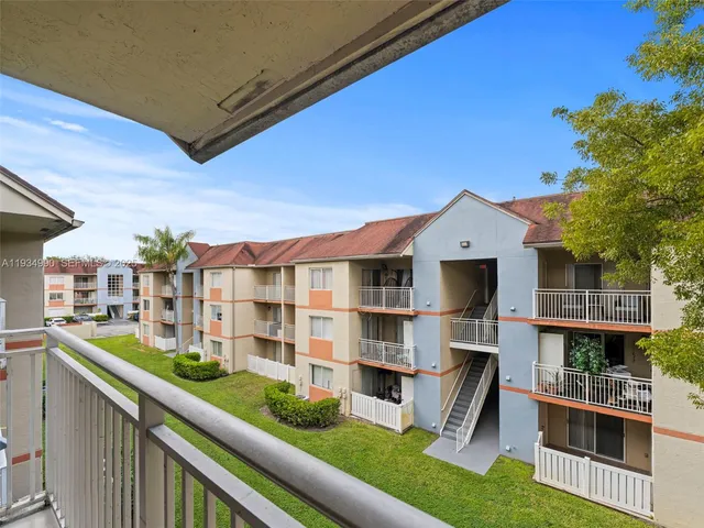 $2,700 | 18870 Northwest 57th Avenue, Unit 308, Hialeah, FL 33015