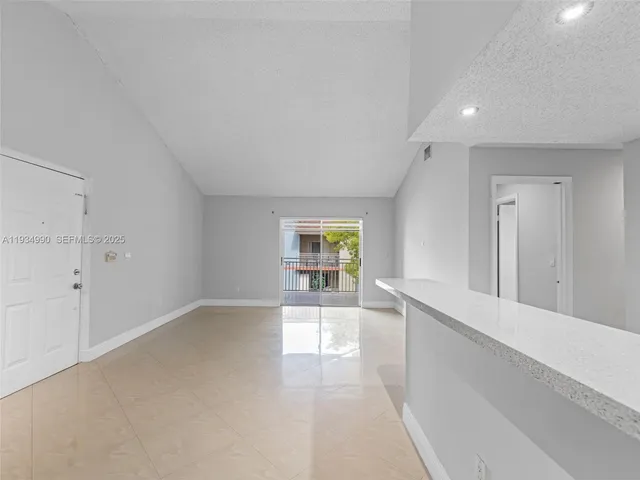 $2,700 | 18870 Northwest 57th Avenue, Unit 308, Hialeah, FL 33015