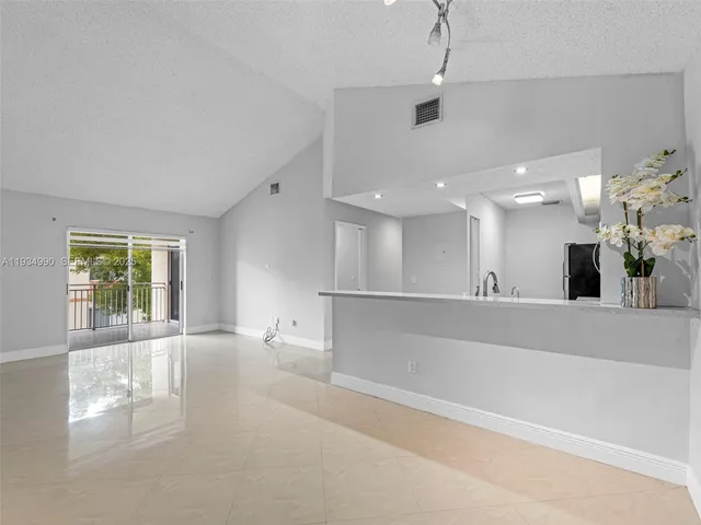 $2,700 | 18870 Northwest 57th Avenue, Unit 308, Hialeah, FL 33015