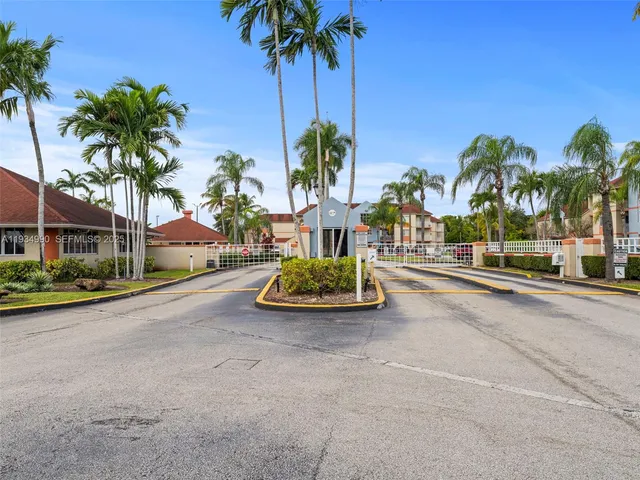 $2,700 | 18870 Northwest 57th Avenue, Unit 308, Hialeah, FL 33015