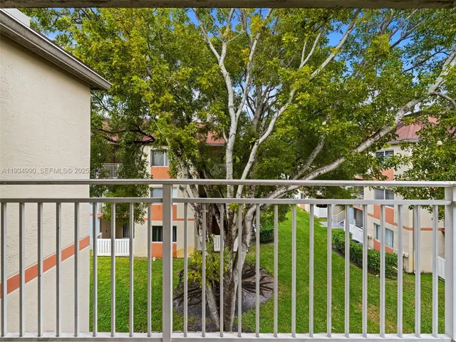 $2,700 | 18870 Northwest 57th Avenue, Unit 308, Hialeah, FL 33015