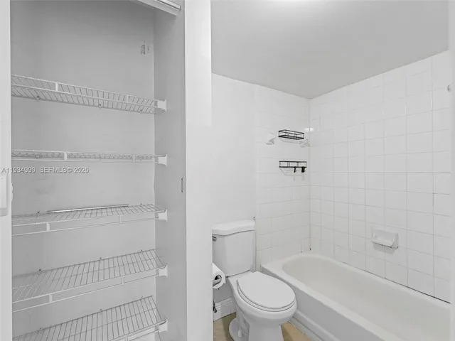 $2,700 | 18870 Northwest 57th Avenue, Unit 308, Hialeah, FL 33015