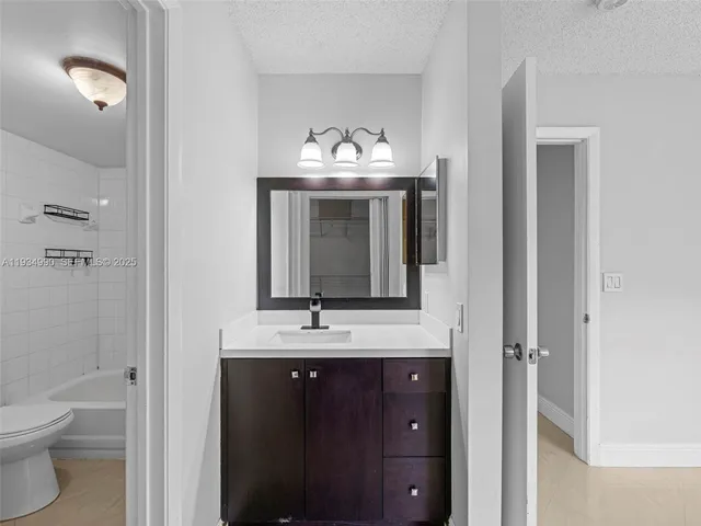 $2,700 | 18870 Northwest 57th Avenue, Unit 308, Hialeah, FL 33015