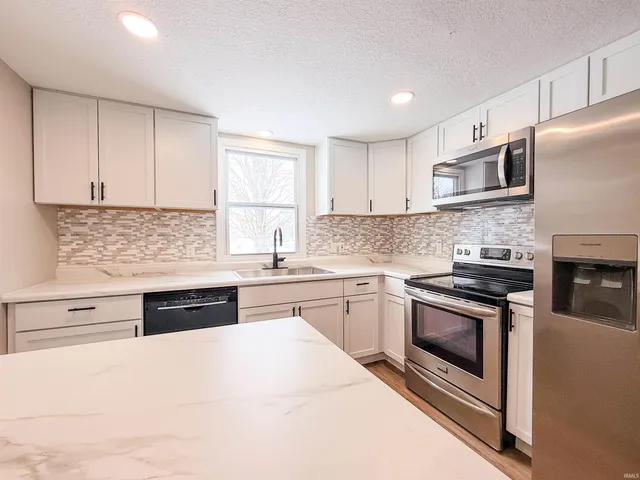 $309,900 | 286 East Whitley Street, Churubusco, IN 46723