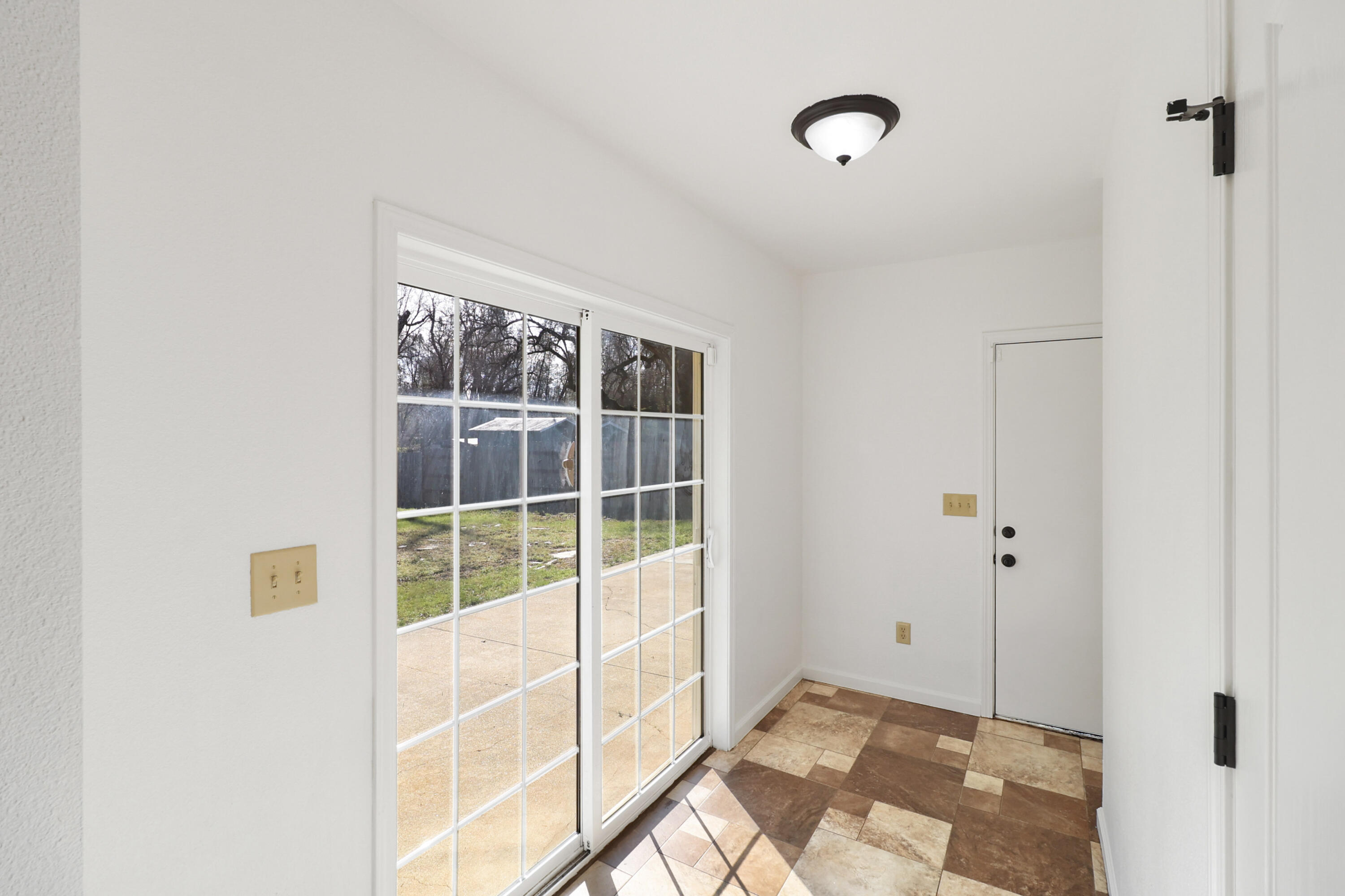 57 Cooper Drive Redding, CA 96001 - Photo 12 of 31 14-10