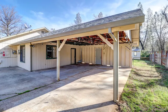 a view of a house with backyard and garage