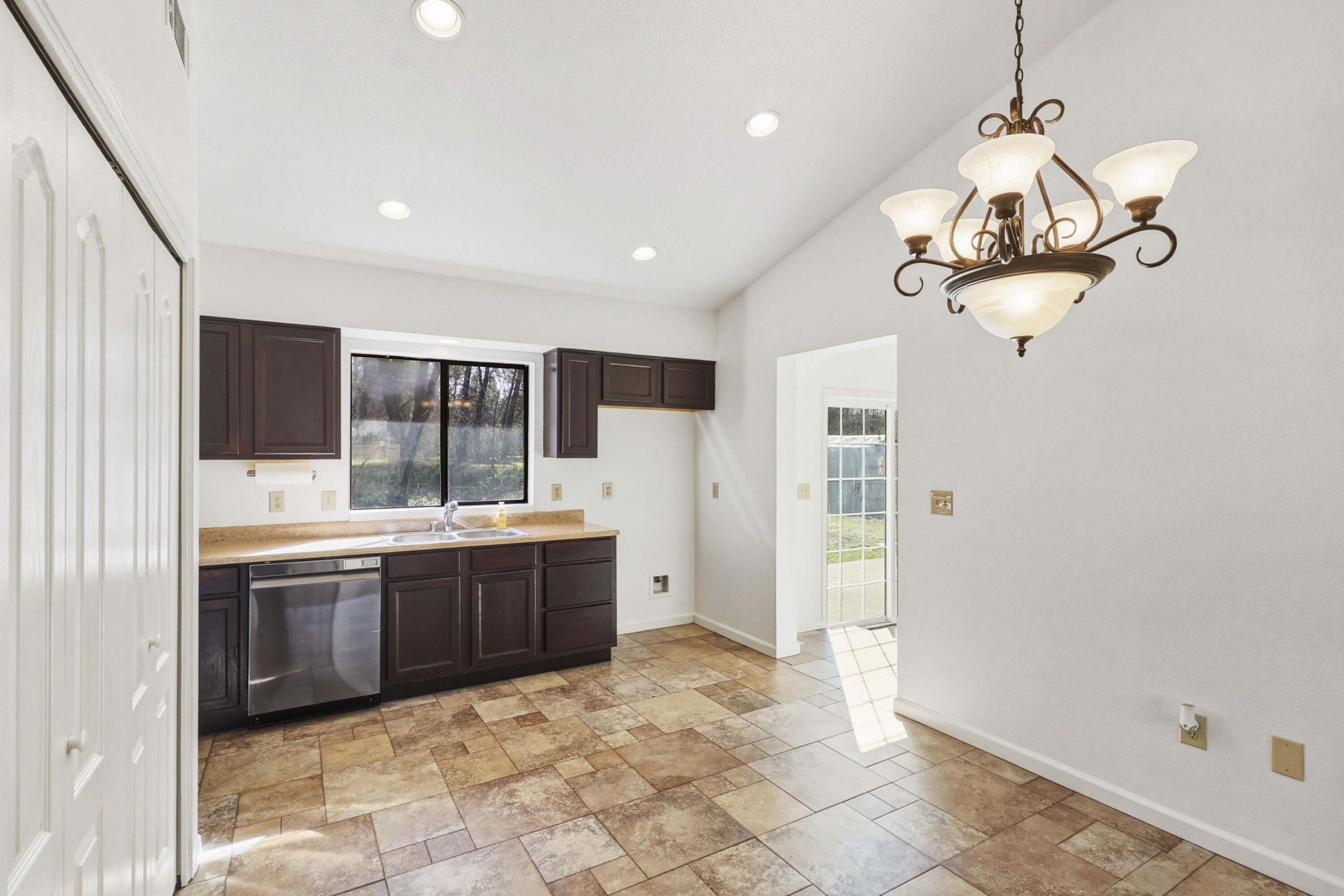 57 Cooper Drive Redding, CA 96001 - Photo 9 of 31 11-04 (2)