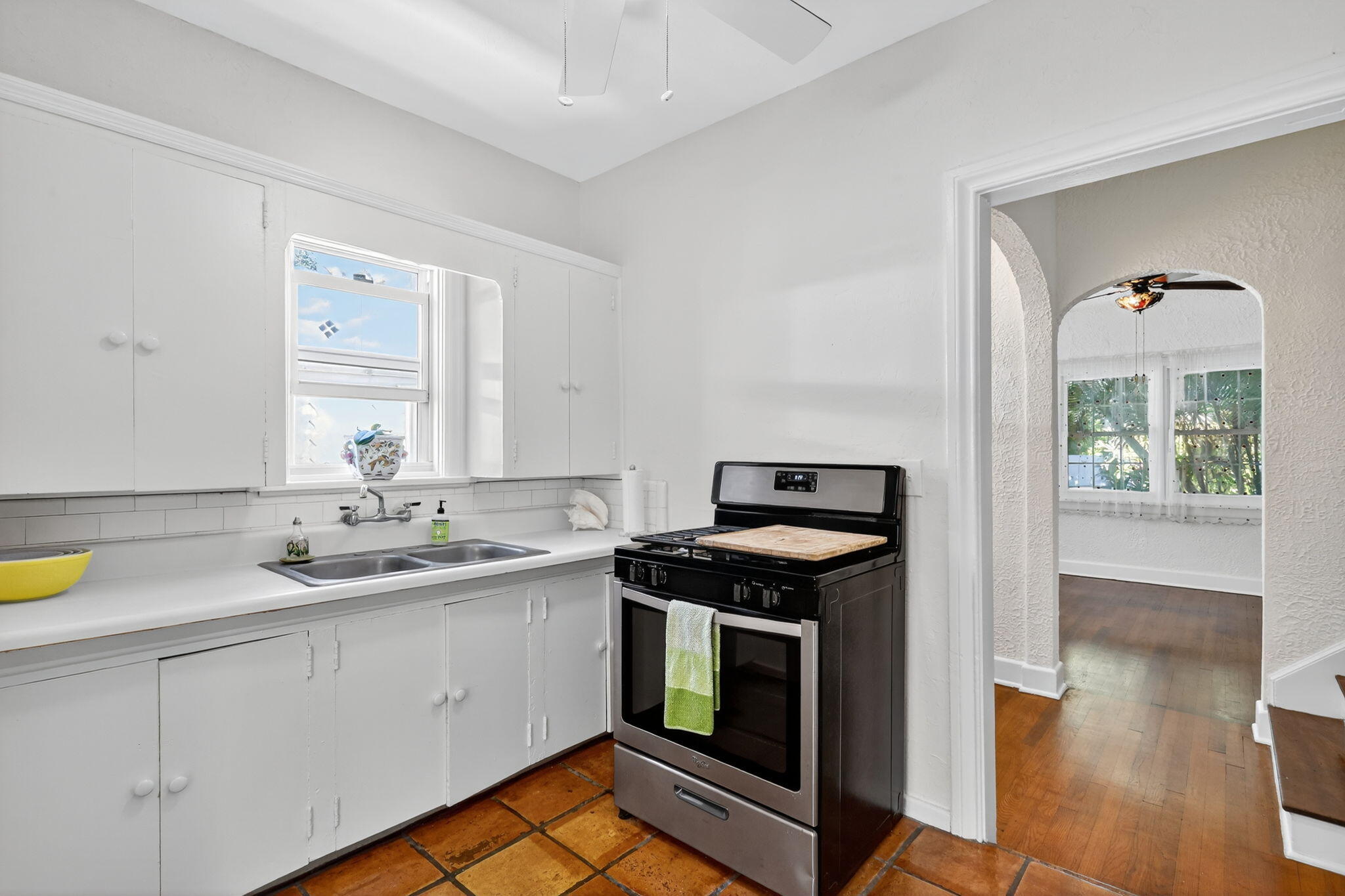 728 Avon Road West Palm Beach, FL 33401 - Photo 17 of 53 16-web-or-mls-_82A5937