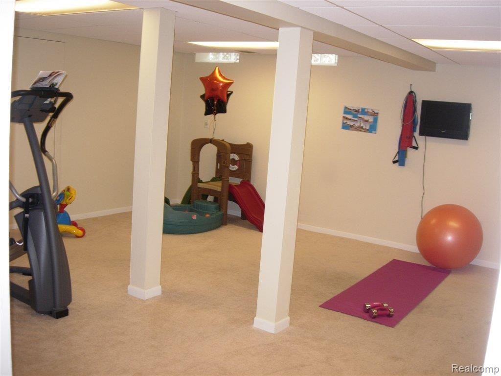 33828 York Ridge Street Farmington, MI 48331 - Photo 18 of 21 Fin LL A DSCN1720.JPG