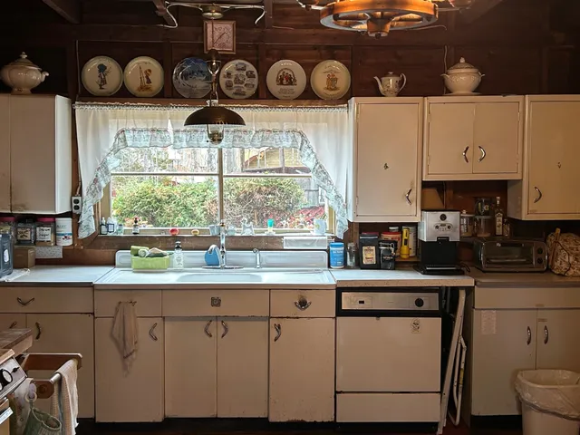 $575,000 | 104 North Winnimere Road, Greensboro, VT 05841