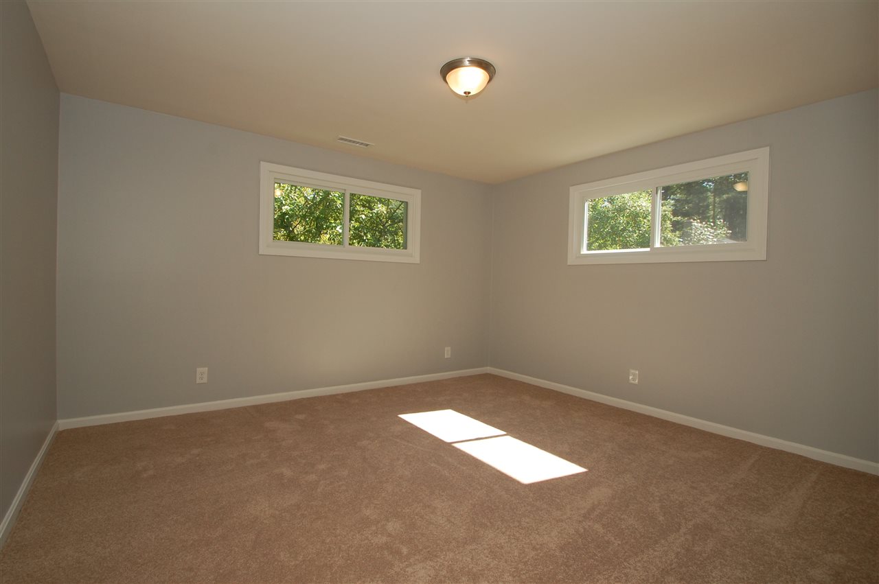 2 Beaver Road Derry, NH 03038 - Photo 11 of 27