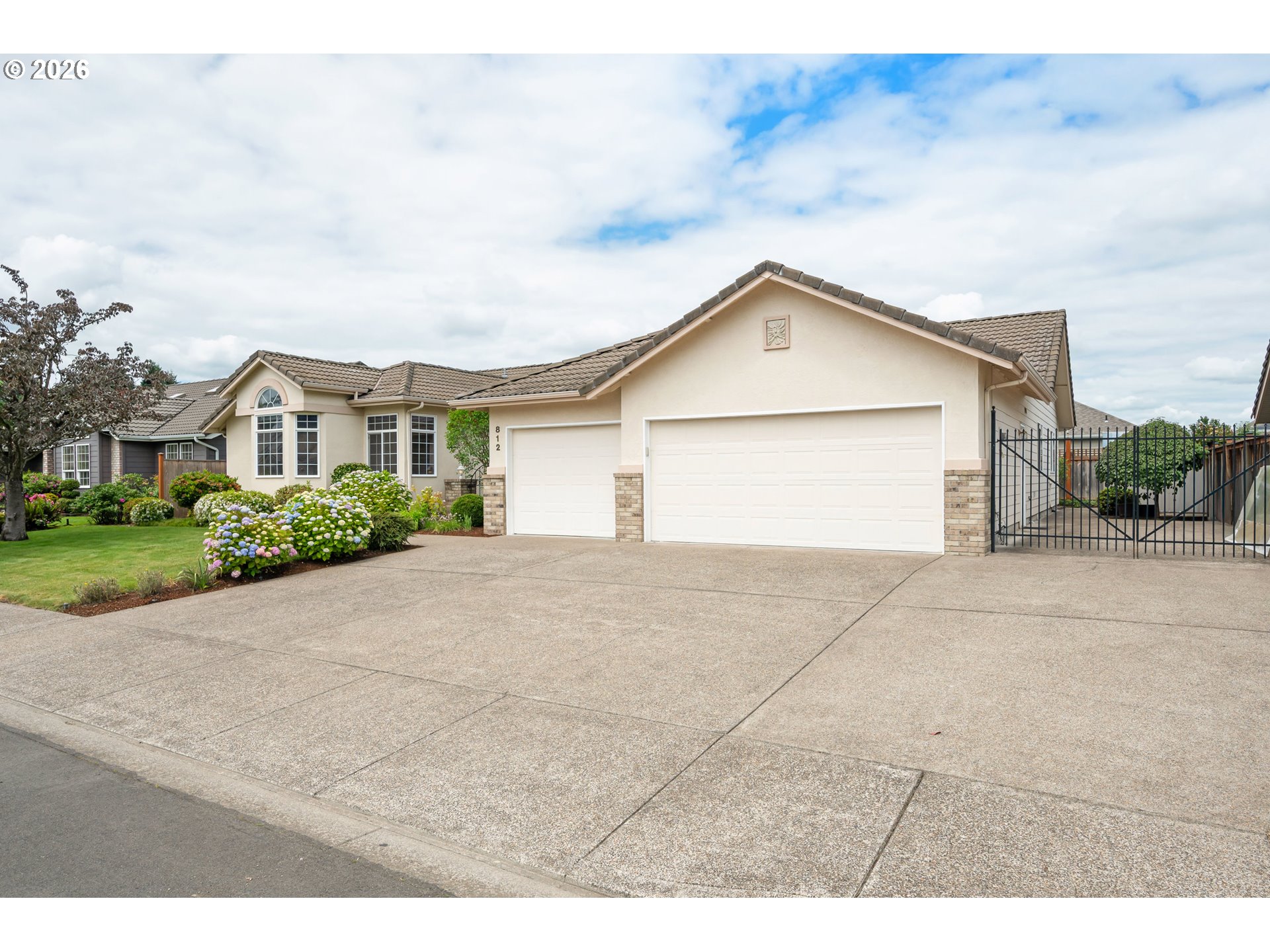 812 Marilyn Court Springfield, OR 97477 - Photo 2 of 48