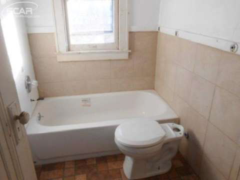 525 Pierson Road Flint, MI 48505 - Photo 10 of 17 20426875-9.JPG