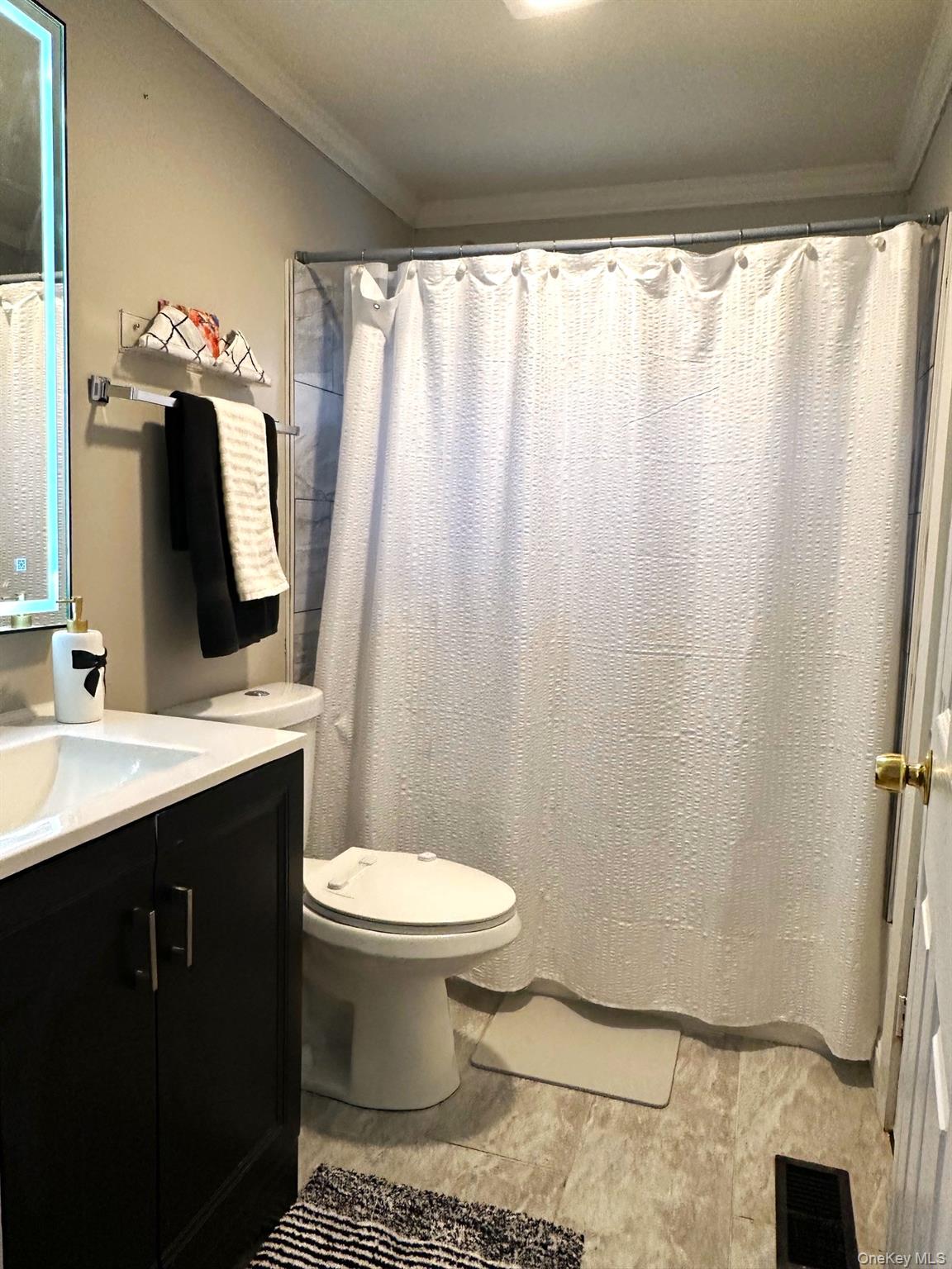 88 West Pine Road Staatsburg, NY 12580 - Photo 15 of 28 Main bathroom