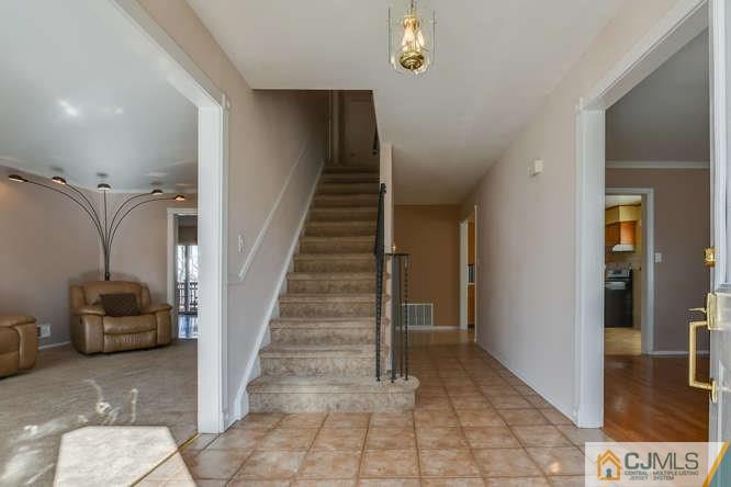 71 Deerfield Road East Brunswick, NJ 08816 - Photo 4 of 20 Gallery Image 4