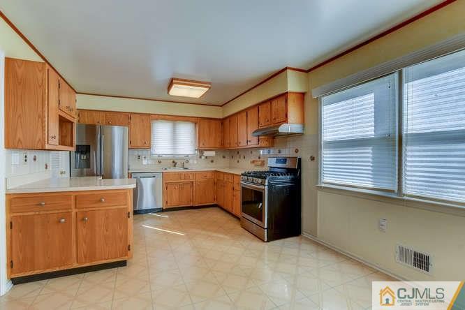 71 Deerfield Road East Brunswick, NJ 08816 - Photo 8 of 20 Gallery Image 8