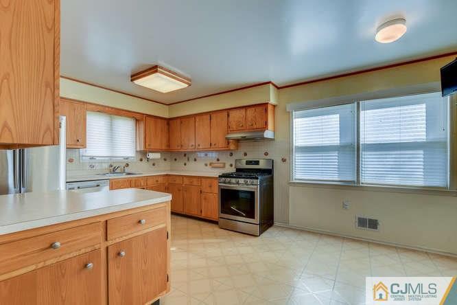 71 Deerfield Road East Brunswick, NJ 08816 - Photo 9 of 20 Gallery Image 9