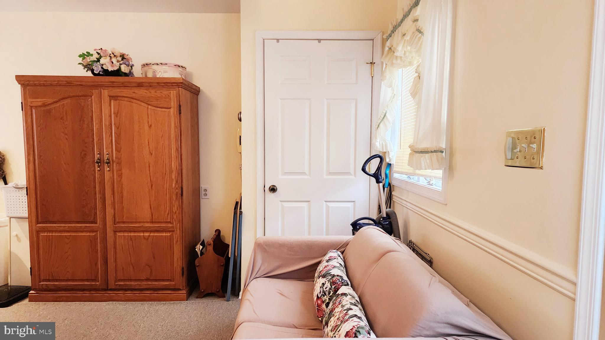 140 Water Street Fairfield, PA 17320 - Photo 22 of 40 a walk in closet with window