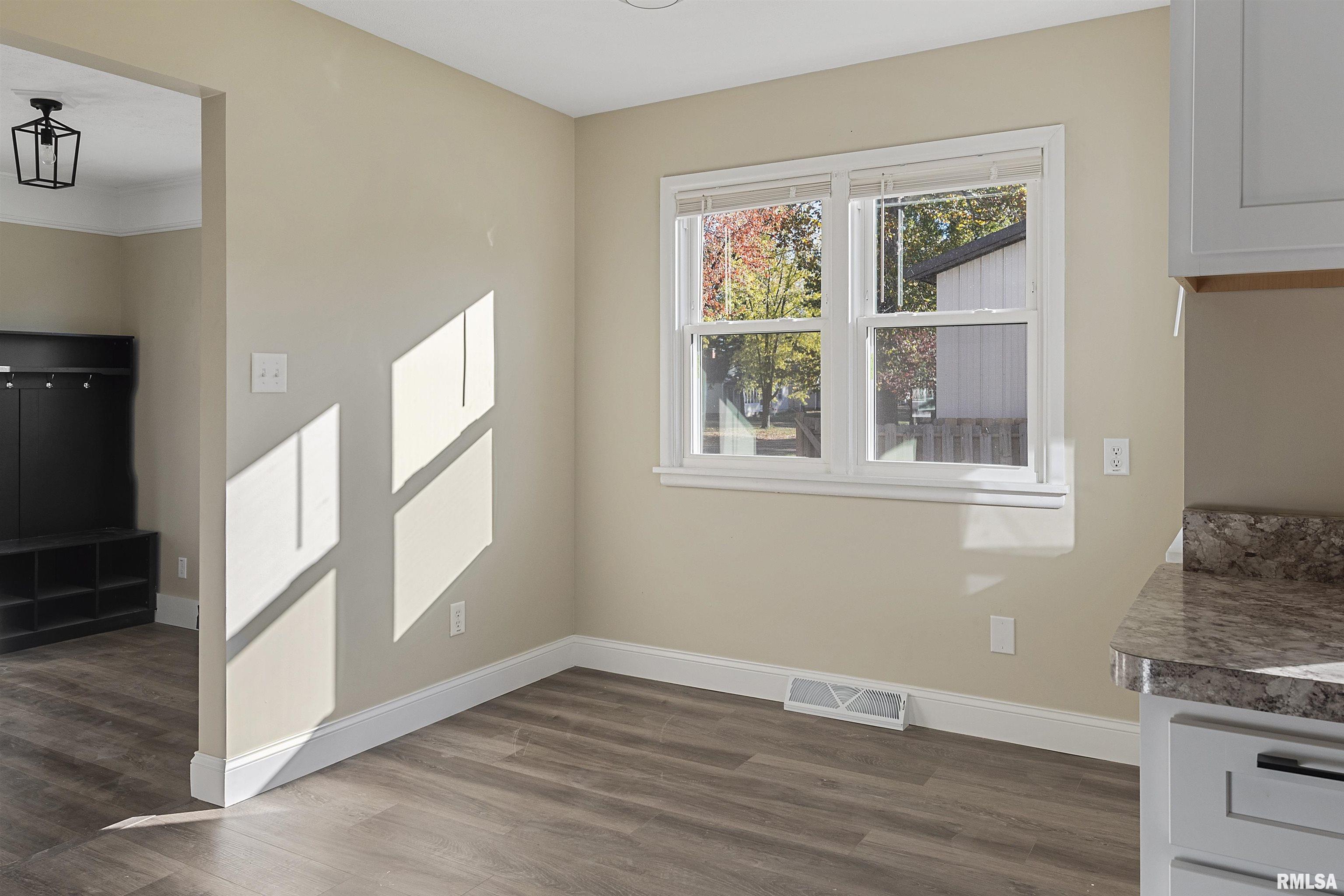 1200 South Walnut Street Springfield, IL 62704 - Photo 11 of 32 Gallery Image 11
