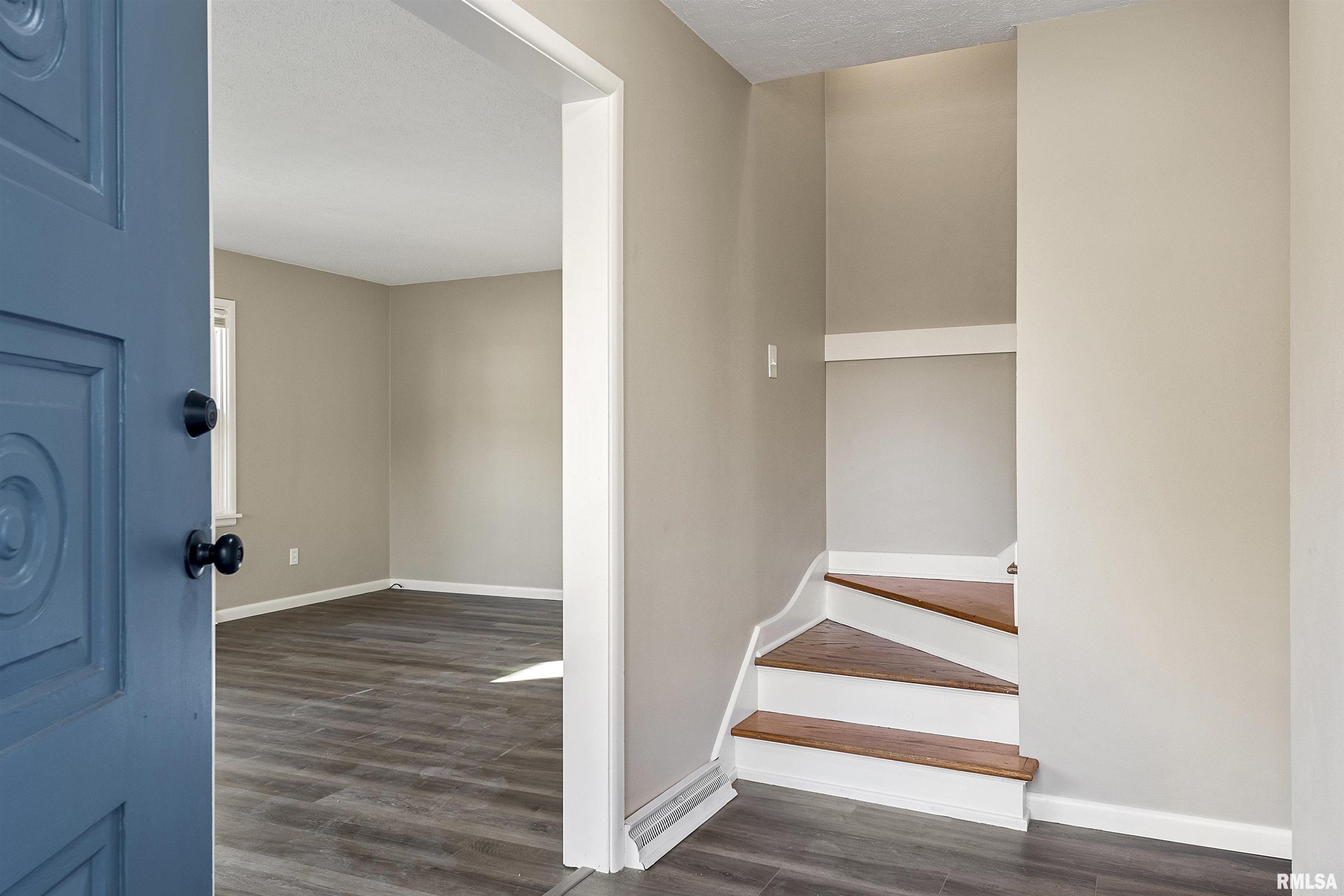 1200 South Walnut Street Springfield, IL 62704 - Photo 3 of 32 Gallery Image 3