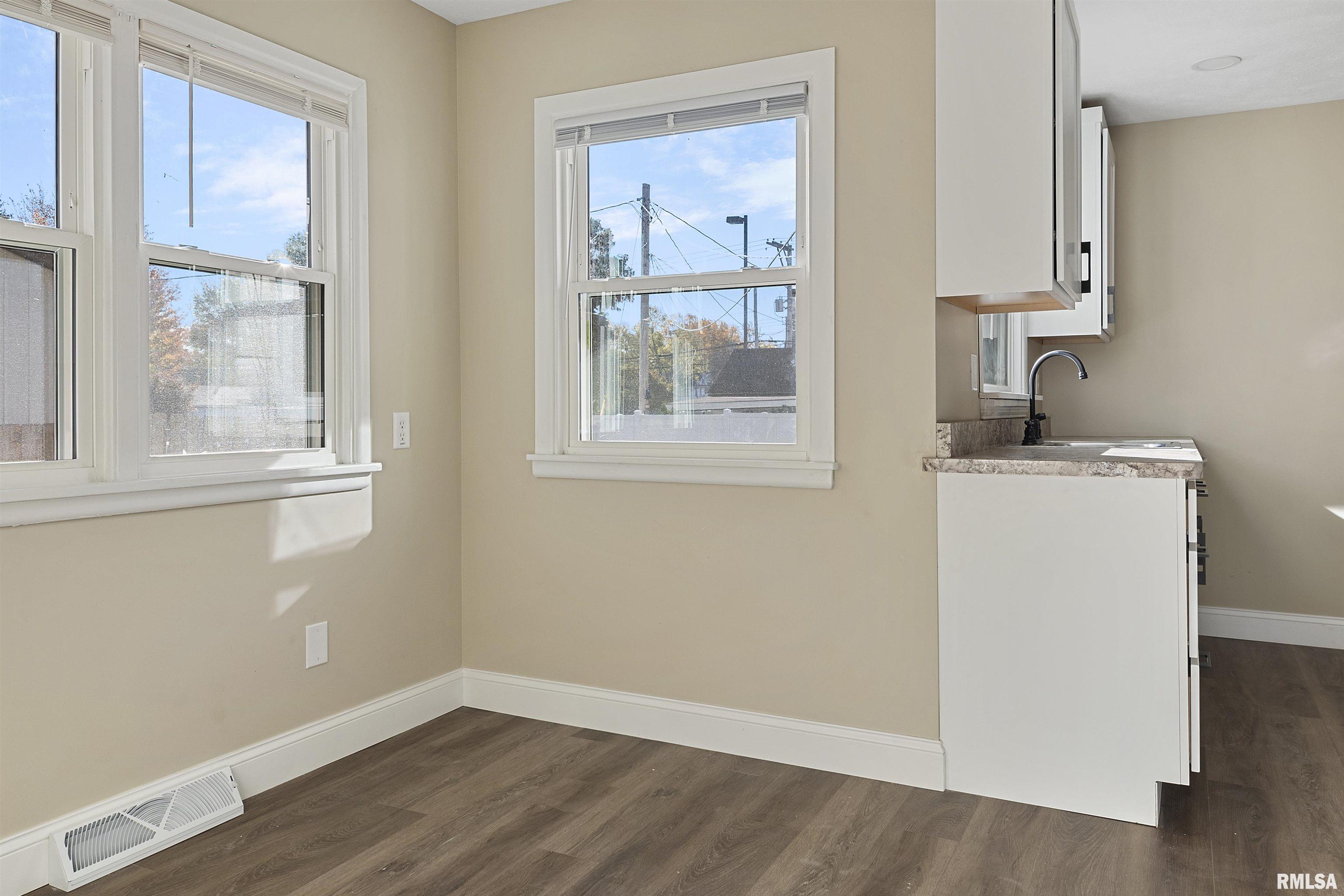1200 South Walnut Street Springfield, IL 62704 - Photo 10 of 32 Gallery Image 10