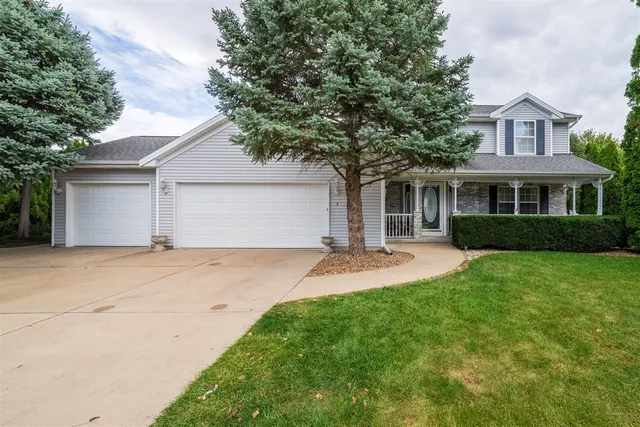 $355,000 | 7 Melrose Court, Bloomington, IL 61704