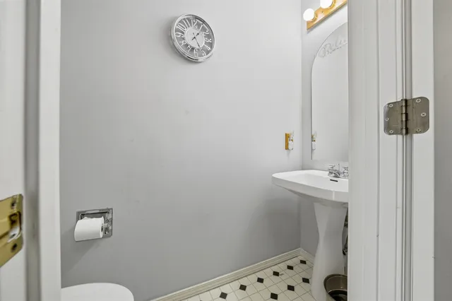 $355,000 | 7 Melrose Court, Bloomington, IL 61704