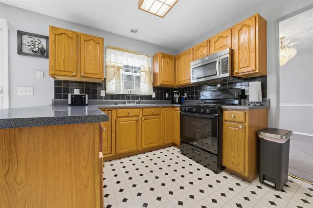 $355,000 | 7 Melrose Court, Bloomington, IL 61704