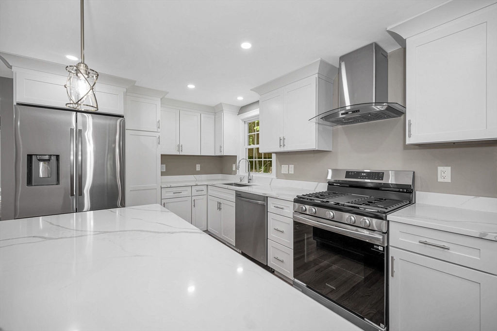 8 Galloway Road Chelmsford, MA 01824 - Photo 3 of 24