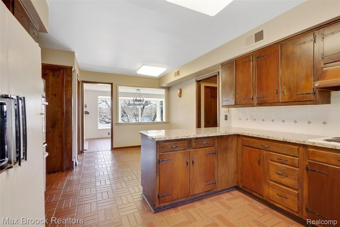 6765 Meadowlake Road Bloomfield Hills, MI 48301 - Photo 9 of 29 dsc01620-dsc01624.jpg