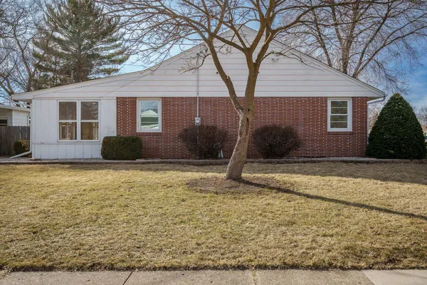 $319,900 | 1728 Henderson Avenue, Beloit, WI 53511