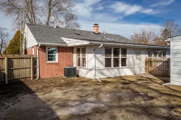 $319,900 | 1728 Henderson Avenue, Beloit, WI 53511