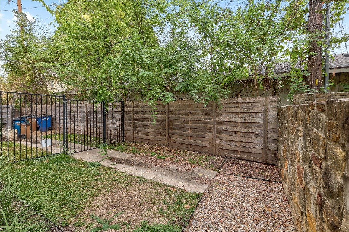 1205 Elm Street, Unit 8 Austin, TX 78703 - Photo 25 of 26